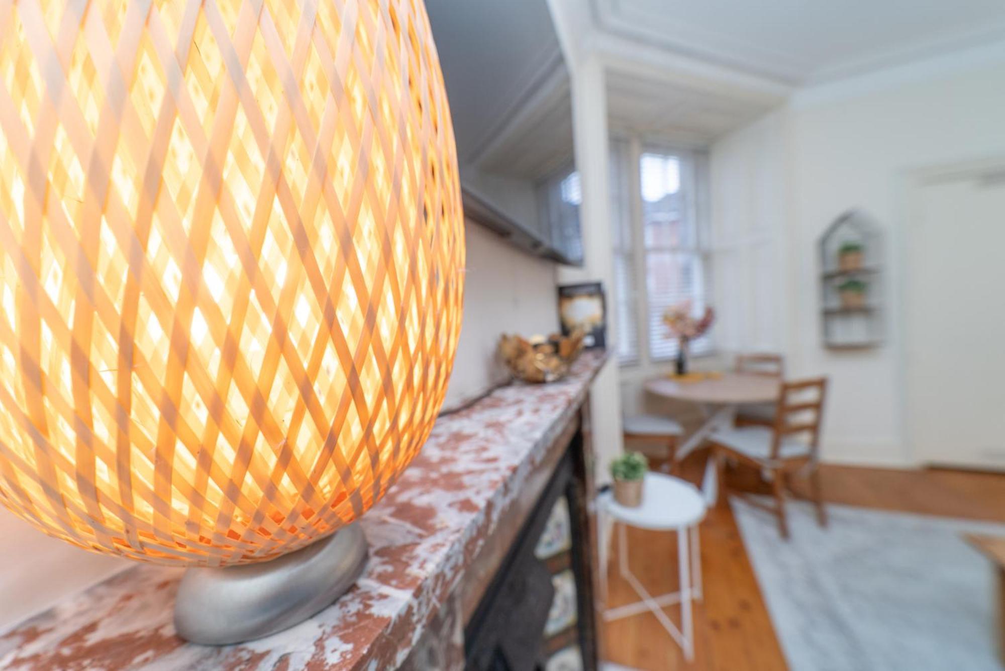 Large Corner Appartement EDI