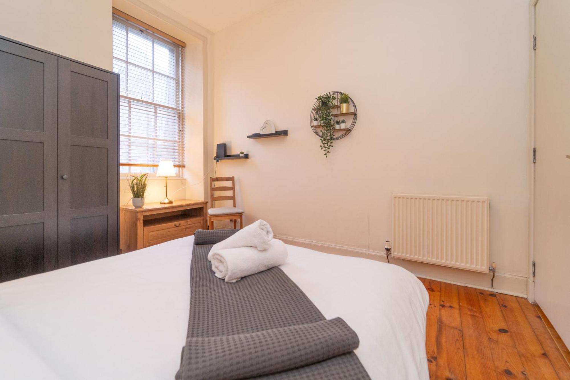 Large Corner Appartement